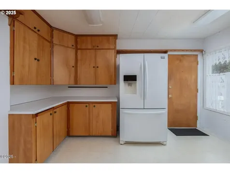 870 SW 10th Street Lincoln City OR 97367