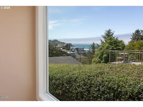 870 SW 10th Street Lincoln City OR 97367