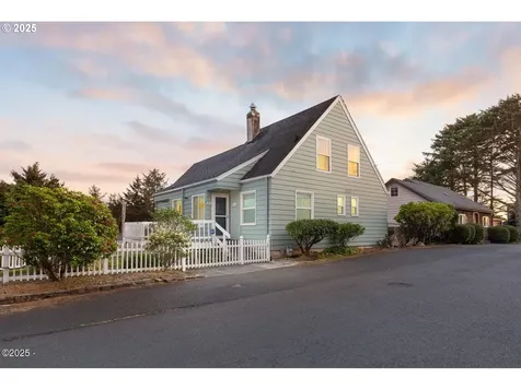 870 SW 10th Street Lincoln City OR 97367