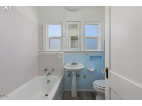 870 SW 10th Street Lincoln City OR 97367