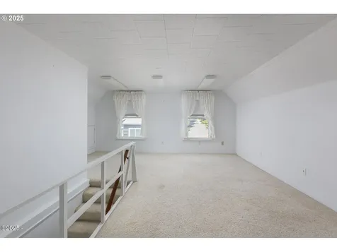 870 SW 10th Street Lincoln City OR 97367