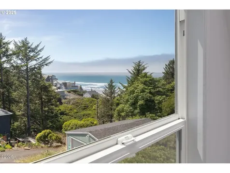 870 SW 10th Street Lincoln City OR 97367
