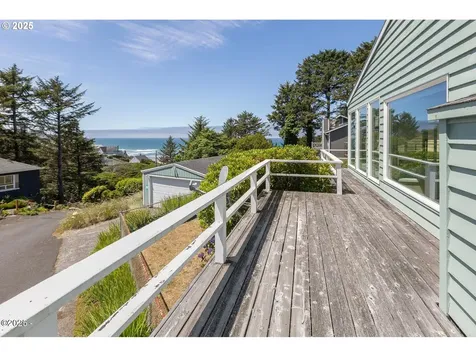 870 SW 10th Street Lincoln City OR 97367