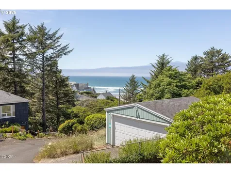 870 SW 10th Street Lincoln City OR 97367