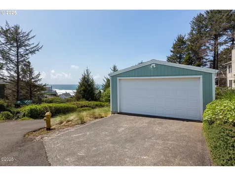 870 SW 10th Street Lincoln City OR 97367