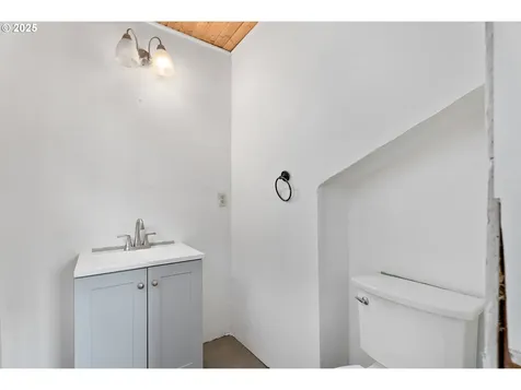 309 SE Ella Street Roseburg OR 97470