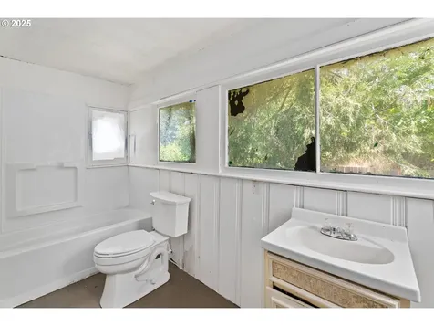 309 SE Ella Street Roseburg OR 97470
