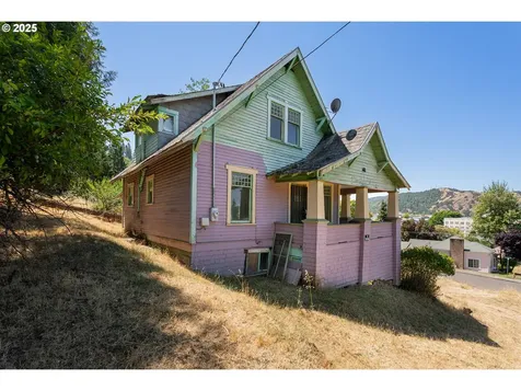 309 SE Ella Street Roseburg OR 97470