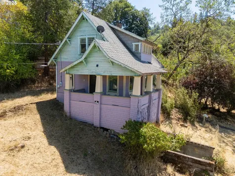 309 SE Ella Street Roseburg OR 97470