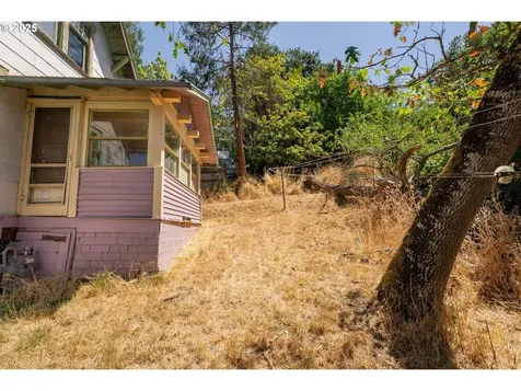 309 SE Ella Street Roseburg OR 97470