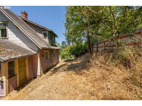 309 SE Ella Street Roseburg OR 97470