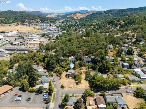 309 SE Ella Street Roseburg OR 97470