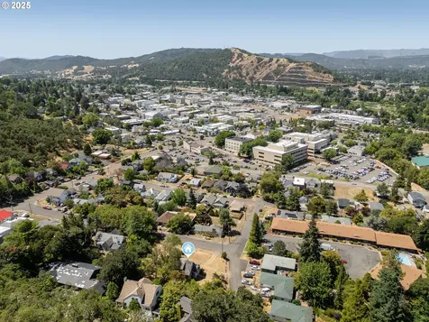 309 SE Ella Street Roseburg OR 97470