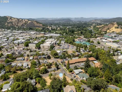 309 SE Ella Street Roseburg OR 97470