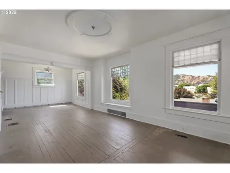 309 SE Ella Street Roseburg OR 97470
