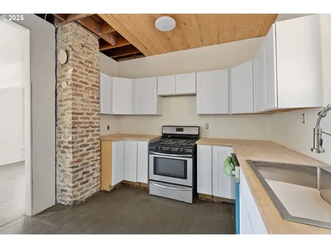309 SE Ella Street Roseburg OR 97470