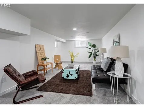 237 SE 83rd Avenue Portland OR 97216
