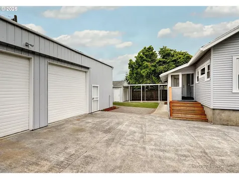237 SE 83rd Avenue Portland OR 97216