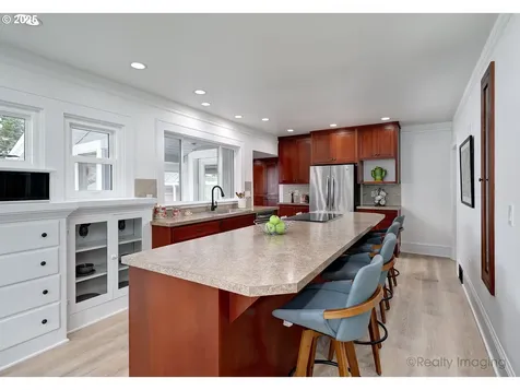 237 SE 83rd Avenue Portland OR 97216
