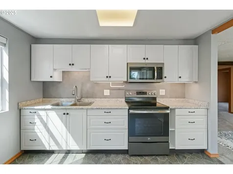 5324 SE Flavel Street Portland OR 97206