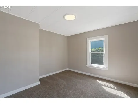 5324 SE Flavel Street Portland OR 97206