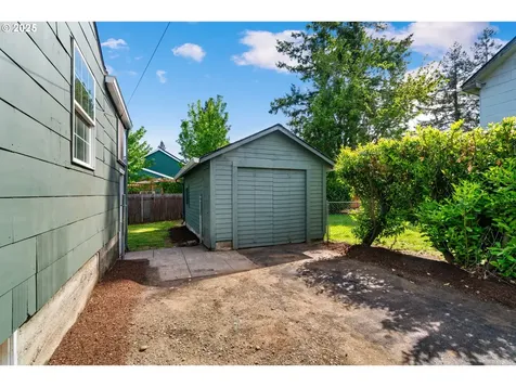5324 SE Flavel Street Portland OR 97206