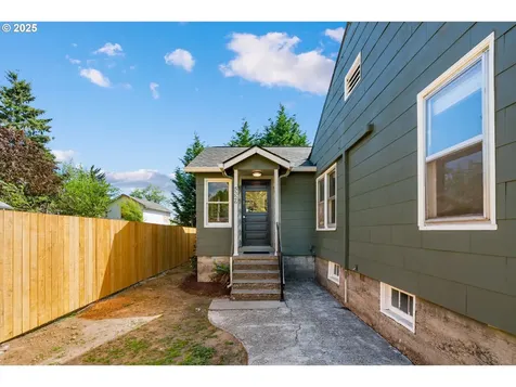 5324 SE Flavel Street Portland OR 97206