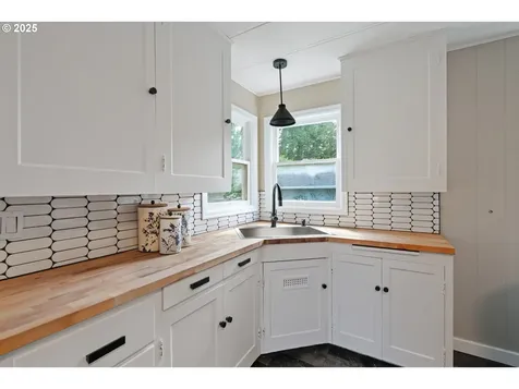 5324 SE Flavel Street Portland OR 97206