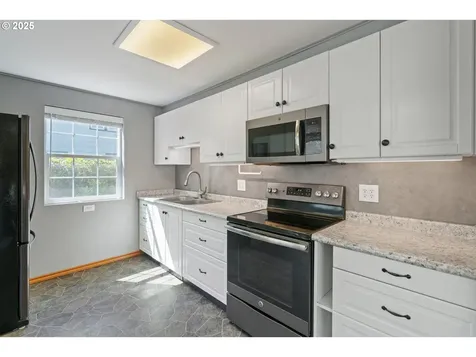 5324 SE Flavel Street Portland OR 97206
