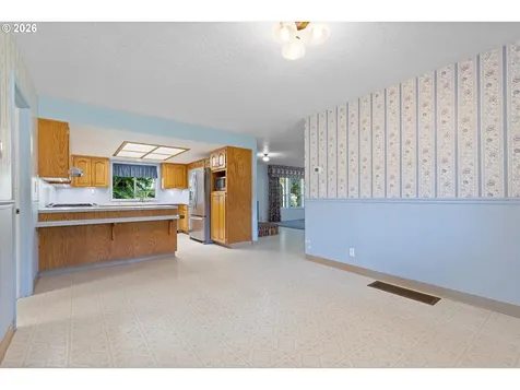 339 NE South Shore Road Portland OR 97211