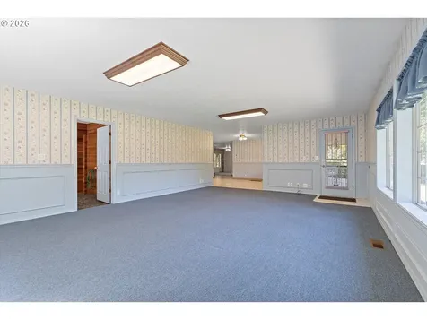 339 NE South Shore Road Portland OR 97211