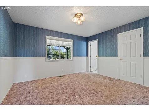 339 NE South Shore Road Portland OR 97211