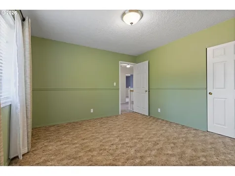 339 NE South Shore Road Portland OR 97211