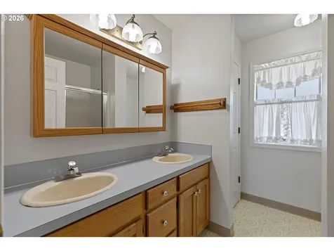 339 NE South Shore Road Portland OR 97211