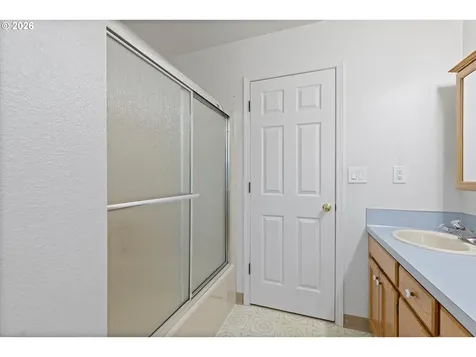 339 NE South Shore Road Portland OR 97211