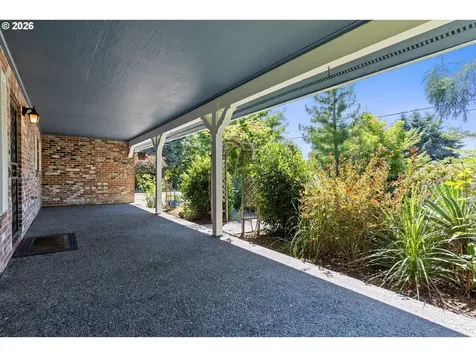 339 NE South Shore Road Portland OR 97211