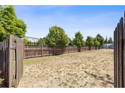 339 NE South Shore Road Portland OR 97211