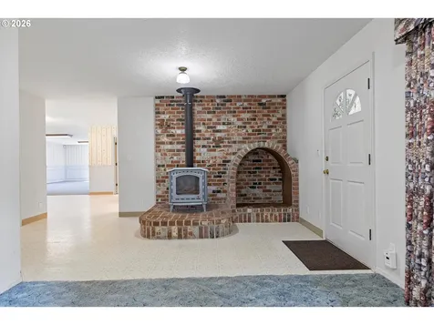 339 NE South Shore Road Portland OR 97211