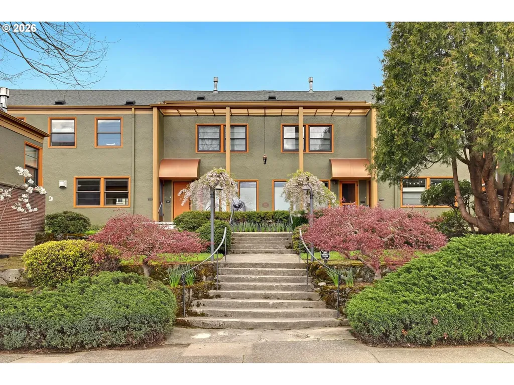 2025 SE Caruthers Street Portland OR 97214