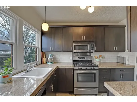 2025 SE Caruthers Street Portland OR 97214