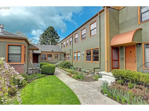 2025 SE Caruthers Street Portland OR 97214