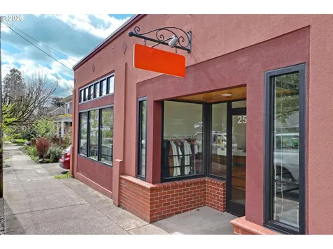 2025 SE Caruthers Street Portland OR 97214