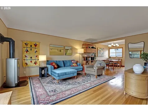 2025 SE Caruthers Street Portland OR 97214