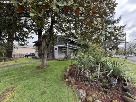 8809 SE Holgate Boulevard Portland OR 97266
