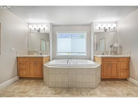 12401 NW 46th Avenue Vancouver WA 98685