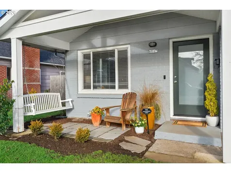 6047 SE Rhone Street Portland OR 97206