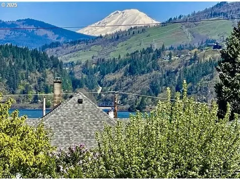 1017 Cascade Avenue Hood River OR 97031