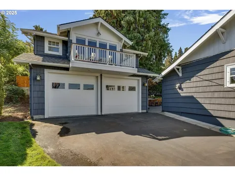 1017 Cascade Avenue Hood River OR 97031