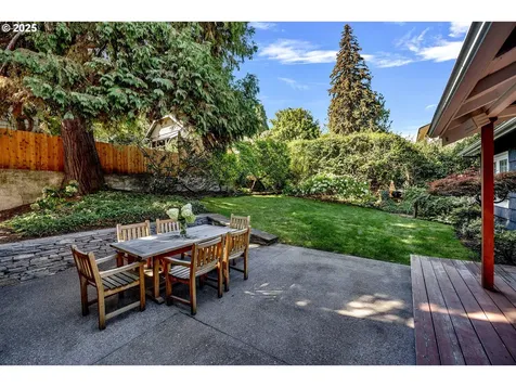 1017 Cascade Avenue Hood River OR 97031