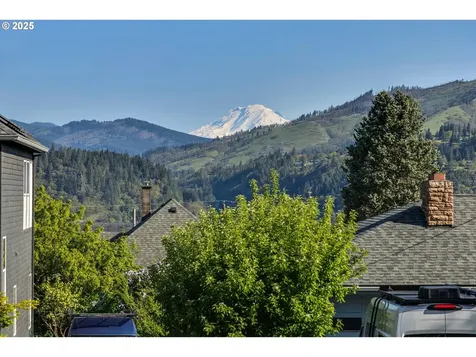 1017 Cascade Avenue Hood River OR 97031
